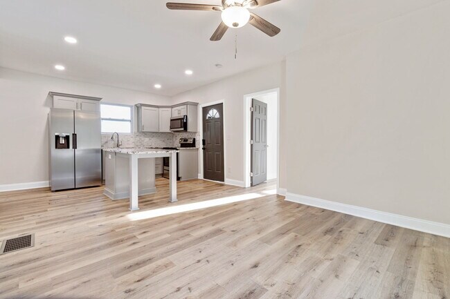 Building Photo - 110 Smith St NE