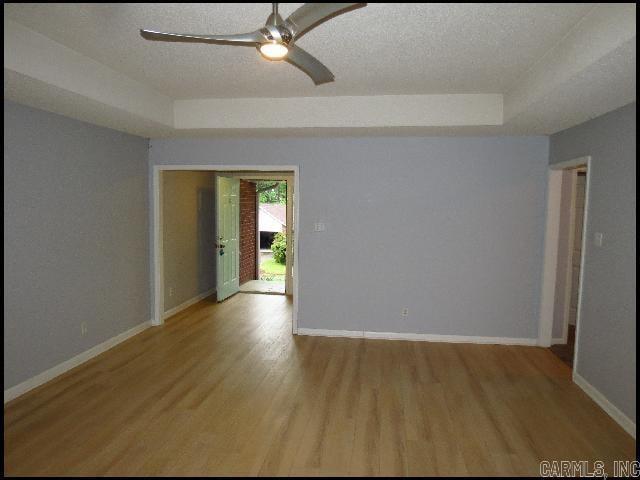 Foto del edificio - 3704 Lakewood Valley Dr