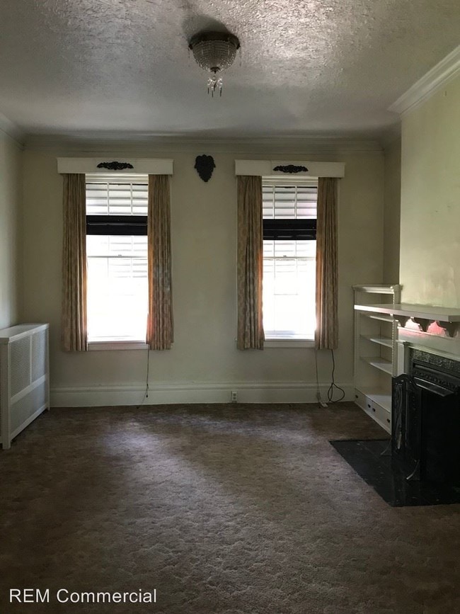 Building Photo - 3 br, 2 bath Apartment - 220 4th Street NE