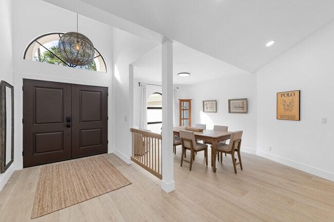 Building Photo - 328 Squire Dr