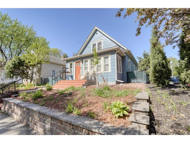 Building Photo - 1618 6th St NE