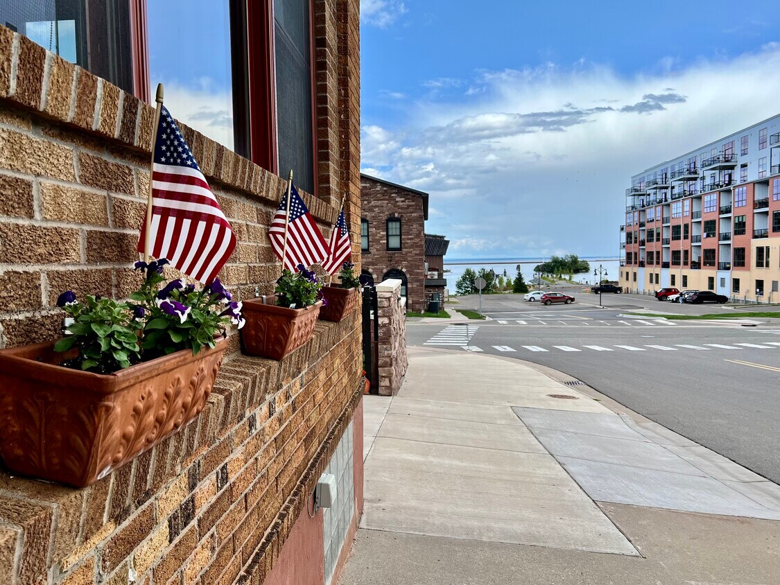 Primary Photo - 111 E Baraga Ave