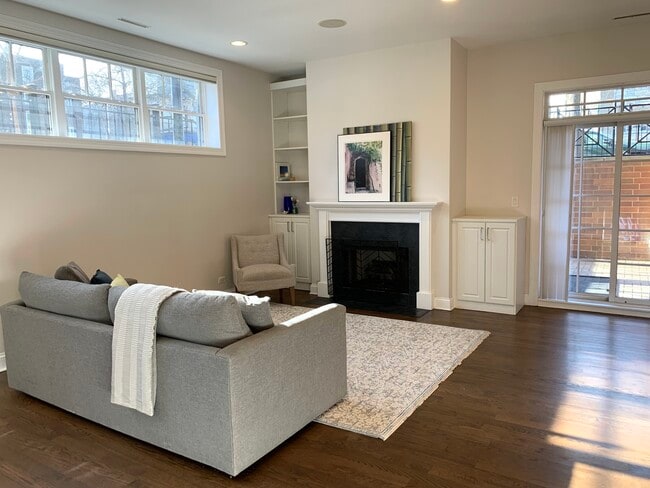 Foto del edificio - 1324 W Pratt Blvd