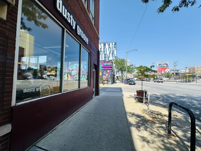 Building Photo - 1104 N Ashland Ave