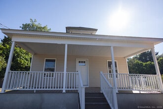 Building Photo - 1172 Meriden-Waterbury Turnpike