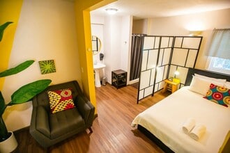 Building Photo - 706 E Stuart St