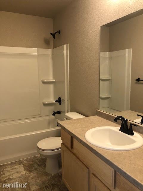 Building Photo - 700 Finch Dr