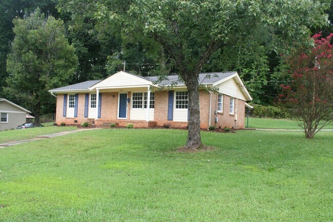 Building Photo - 3700 Densmore Drive, Charlotte, NC 28205