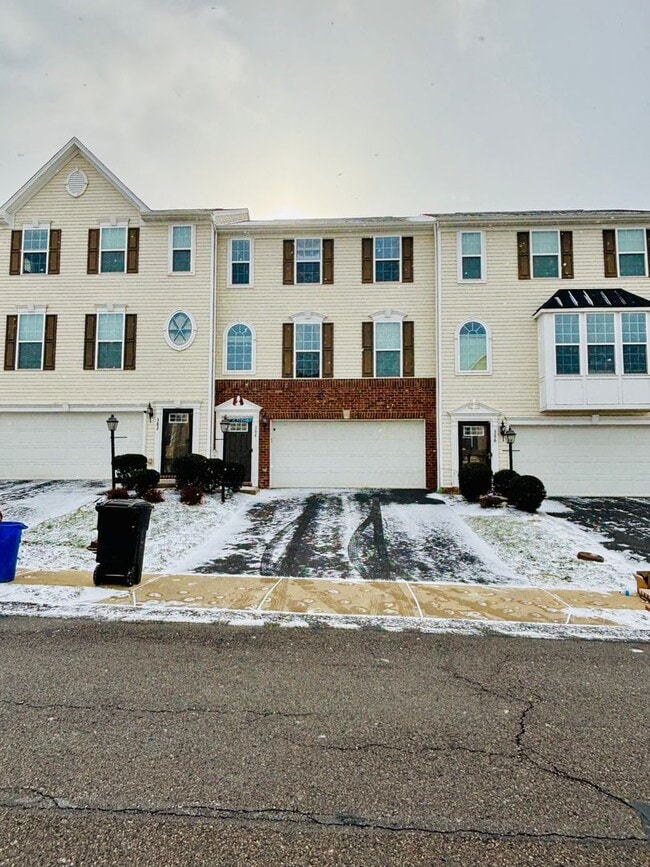 Photo - 3 Bedroom Townhome - Available March 1st!