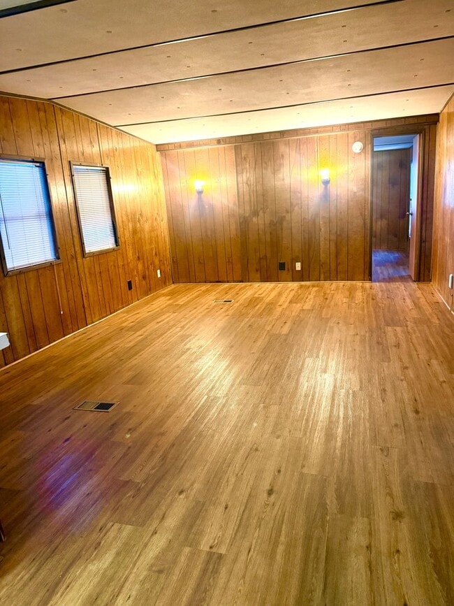 Building Photo - 608 N 7th St