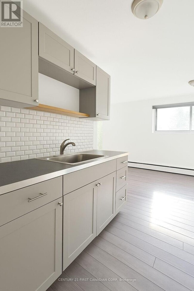 Building Photo - 1830 Dumont St