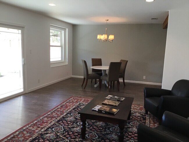 Foto del edificio - 15154 Enadia Way