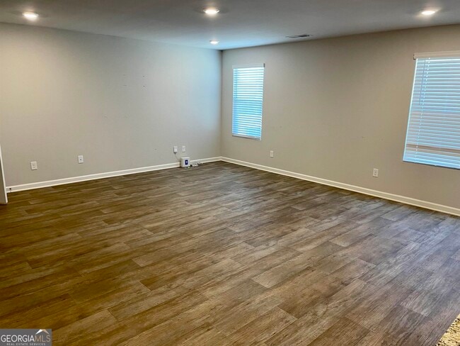 Building Photo - 107 River Birch Ln