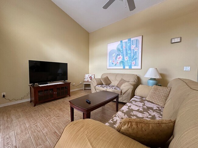 Foto del edificio - ANNUAL RENTAL - FURNISHED 2 BED / 2 BATH H...