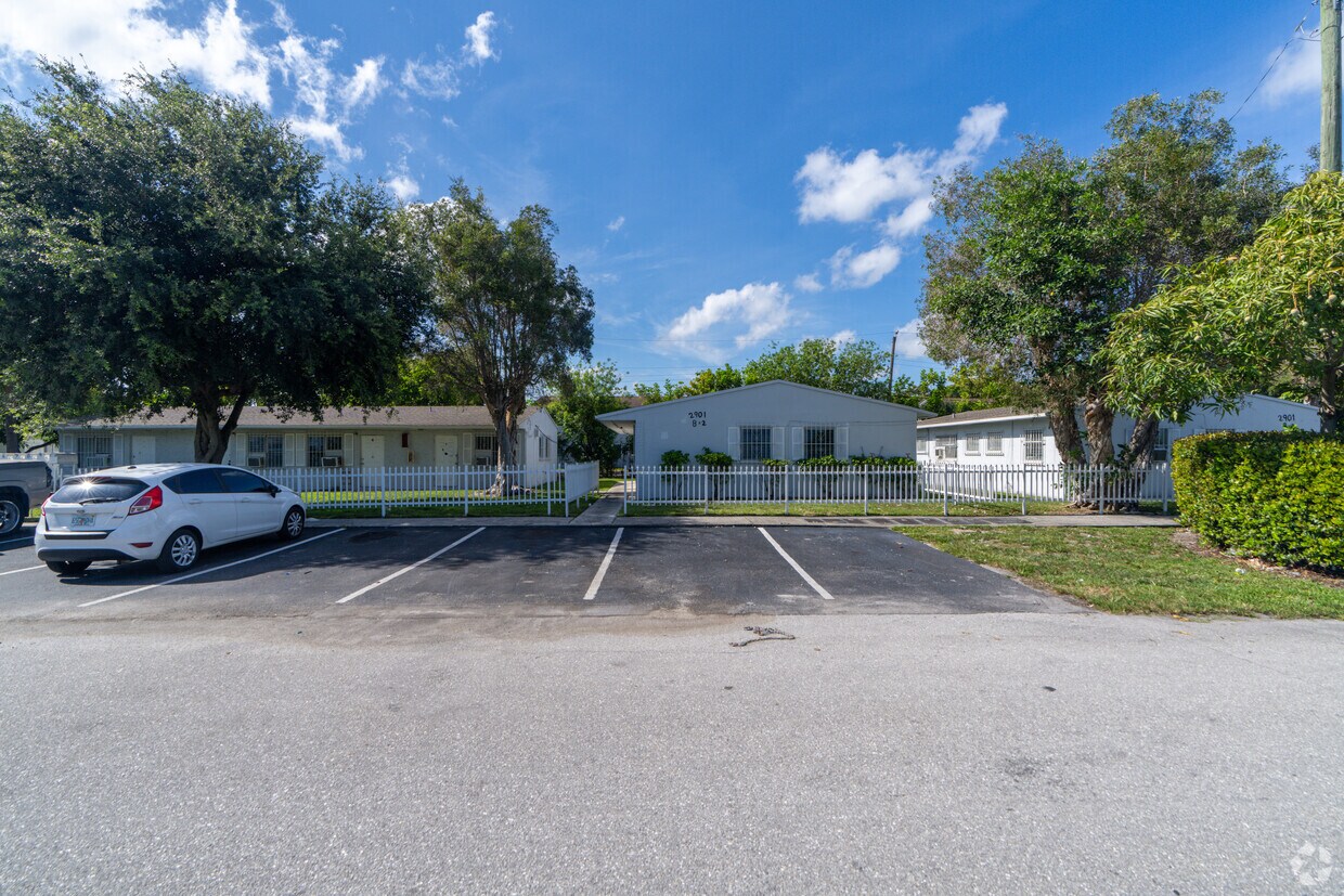 Entrance - 2901 NW 18th St
