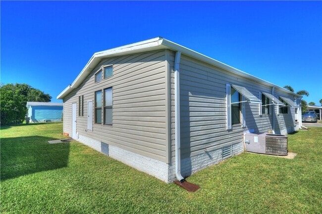 Foto del edificio - 561 Dolphin Cir