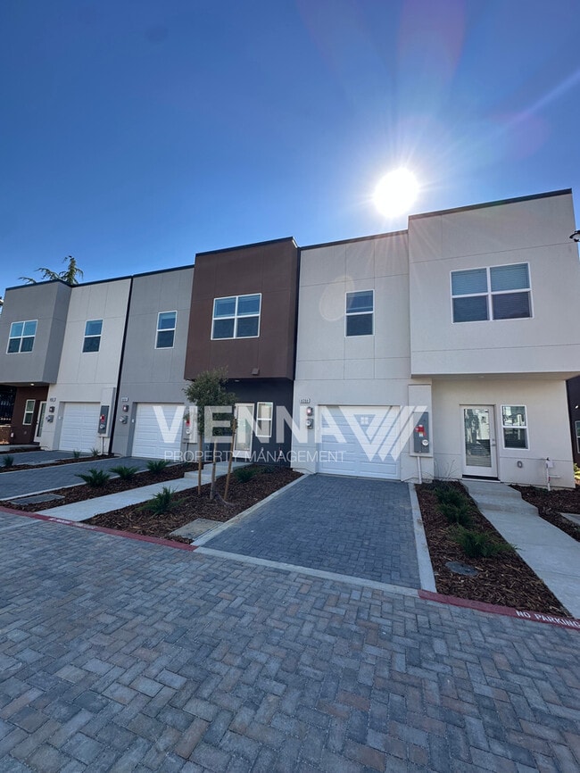 Building Photo - 8094 Quiet Knolls Dr