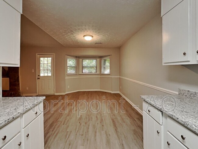 Foto del edificio - 9054 Thomas Rd