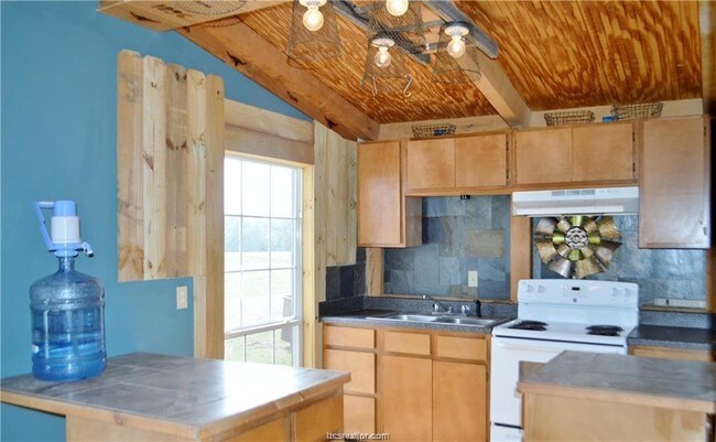 Building Photo - 13855 Farm Rd