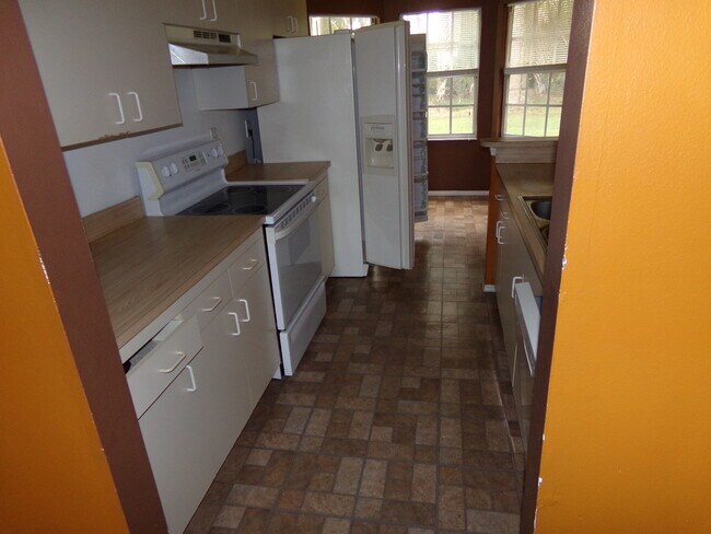 Building Photo - 310 Seahorse Cir SE