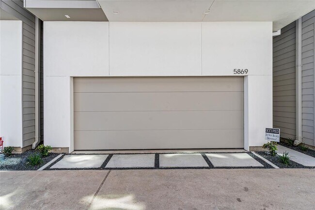 Foto del edificio - 5869 E Post Oak Ln