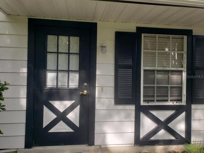 Foto del edificio - 7912 Midway Dr Terrace