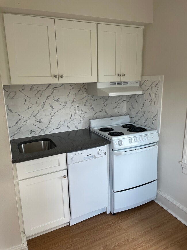 Building Photo - 700 Darby Rd