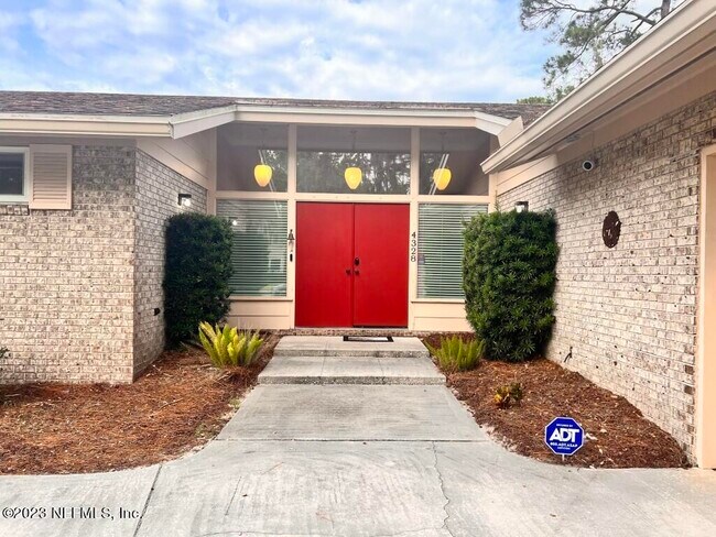 Foto del edificio - 4328 Savannah Ave