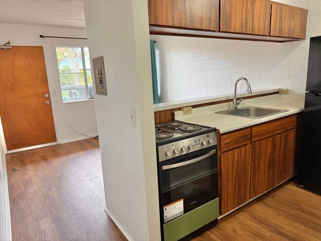 Building Photo - 1 Bedroom / 1 Bathroom Apartment – Near Kalama Beach Park