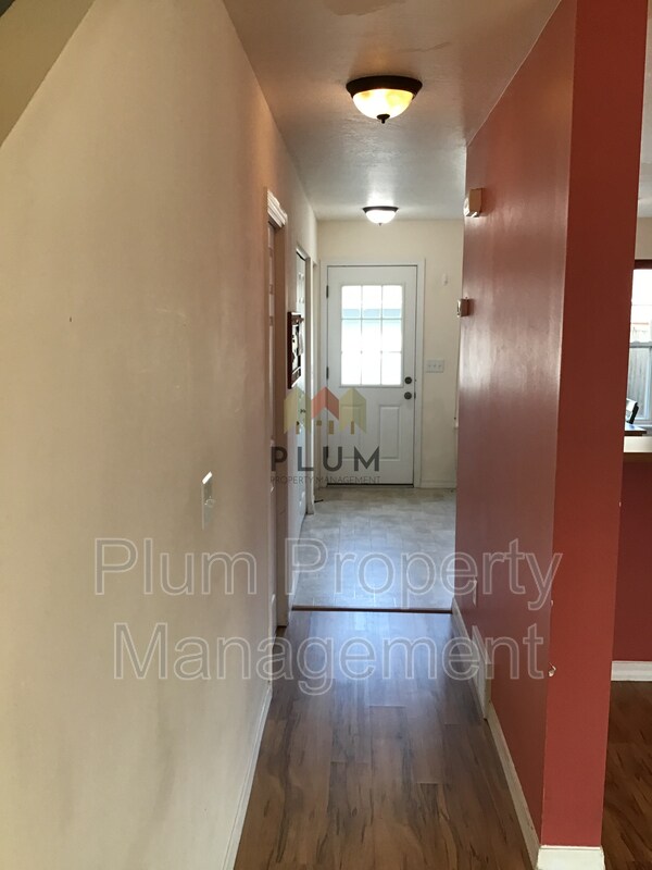 Building Photo - 1332 Bulwer St
