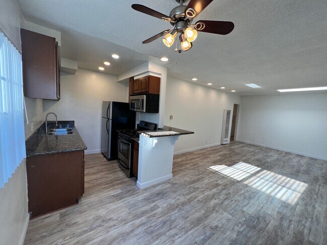 Foto del edificio - 12727 Matteson Ave