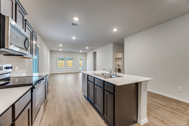 Foto del edificio - 4314 Carnation Dr