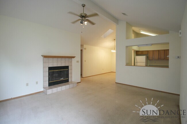 Foto del edificio - Nice 3 Bedroom Home Close to Both Bases