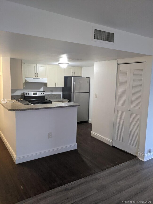 Building Photo - 9933 Nob Hill Ct