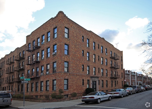 Building Photo - 1905 W 10th St