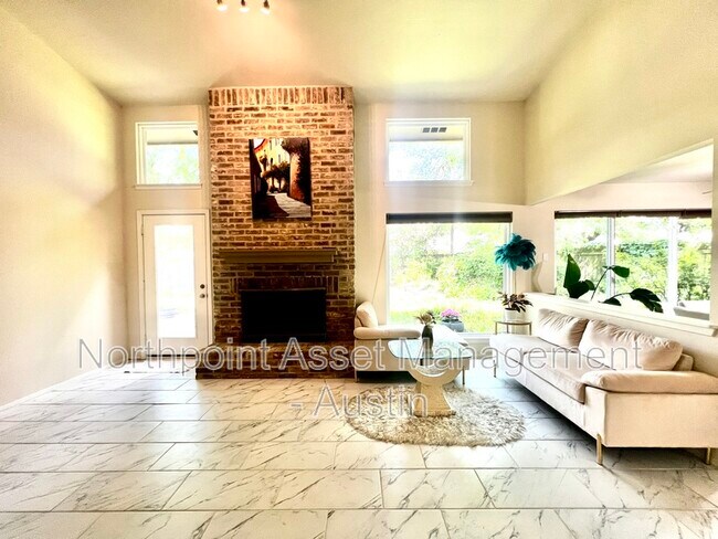 Foto del edificio - 1307 Creekview Dr