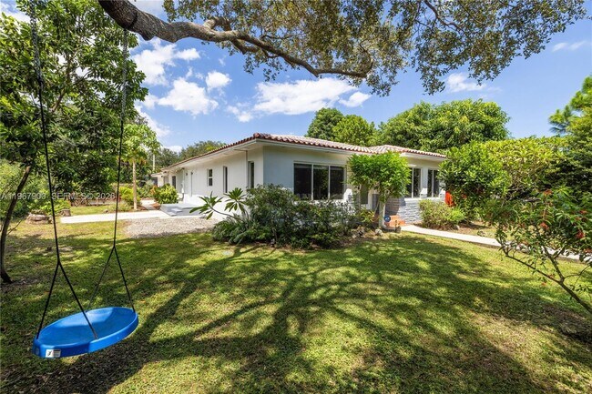 Foto del edificio - 801 NE 118th St