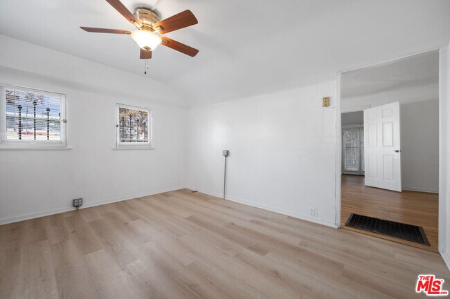 Foto del edificio - 11924 Rochester Ave