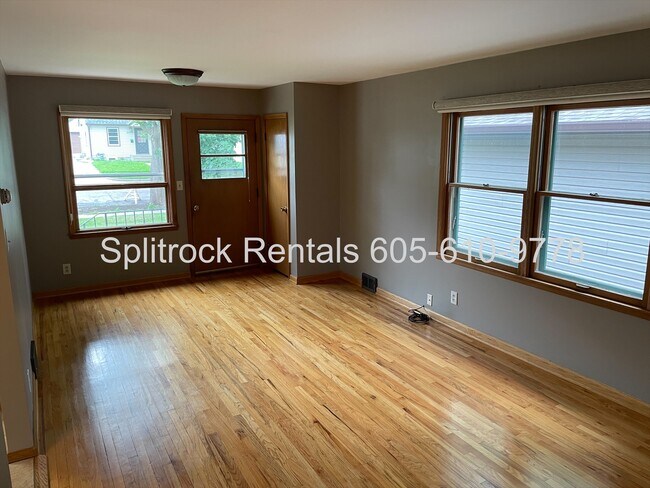 Foto del edificio - 2208 S Hawthorne Ave
