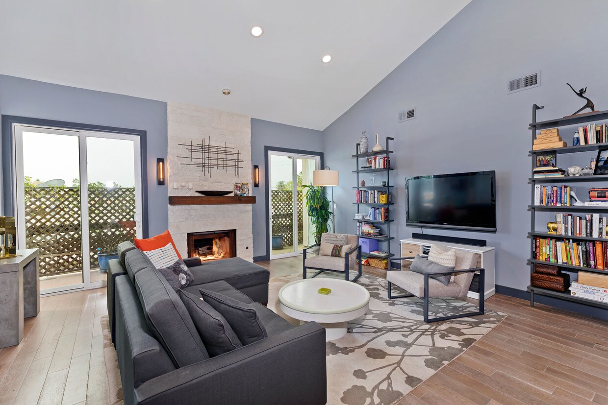 723 Westmount Dr, West Hollywood, CA 90069 Condo for Rent in West