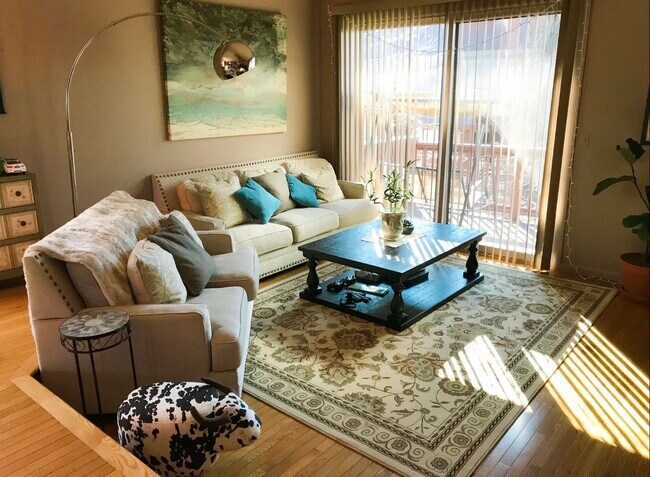 Foto del edificio - 534 Teal Plaza