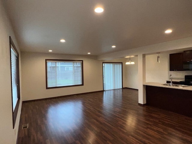 Building Photo - 2025 Aaron Dr
