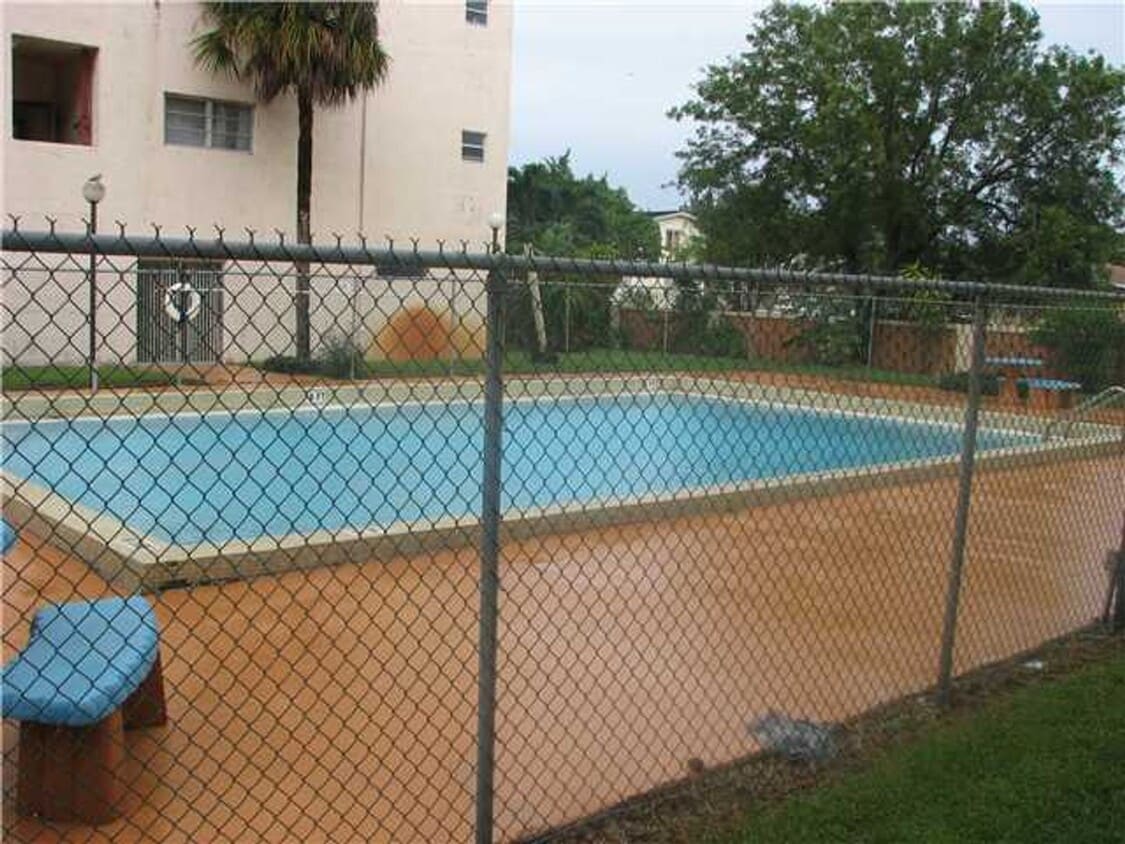 Foto del edificio - Spacious 1 Bed, 1.5 Bath Apartment in Gated Hialeah Community - Available July 2025!