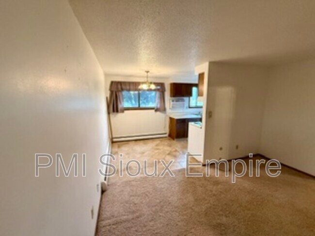 Building Photo - 440 S Western Ave