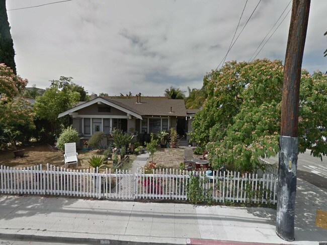 Vista a la calle - 3811 E 10th St