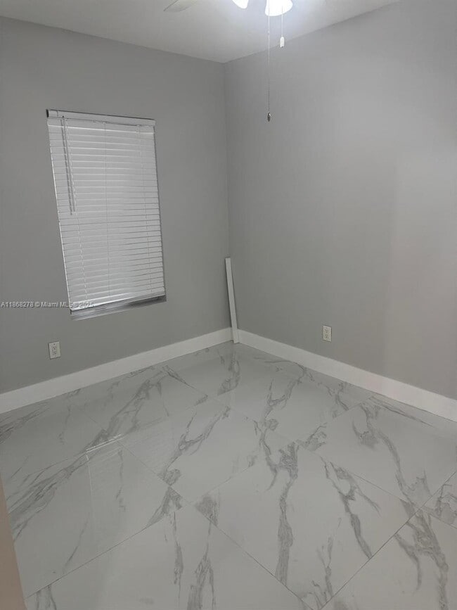 Foto del edificio - 1131 SW 10th St