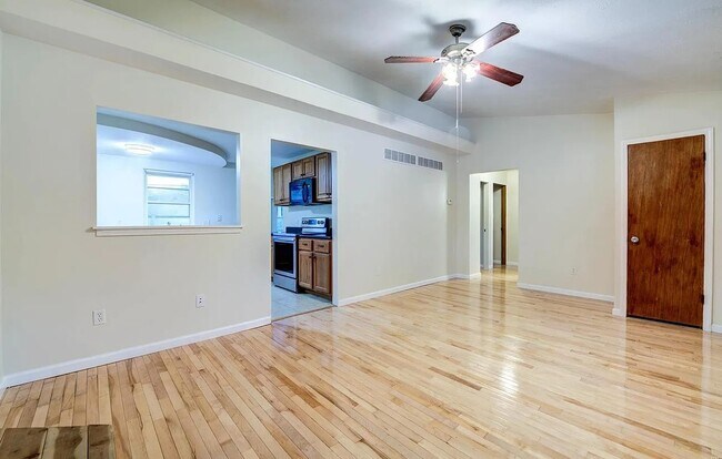 Foto del edificio - 805 Holiday Ave