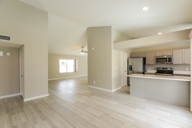 Foto del edificio - 1237 E Wickieup Ln