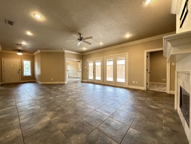 Building Photo - House Located Behind Market Street On Cul-De-Sac!