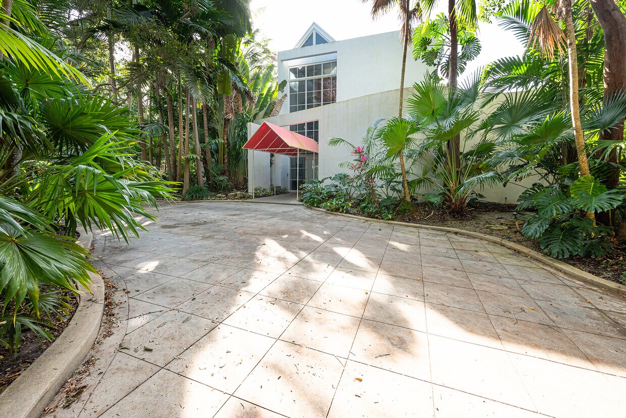 4994 Hammock Lakes Dr, Coral Gables, FL 33156 House Rental in Coral
